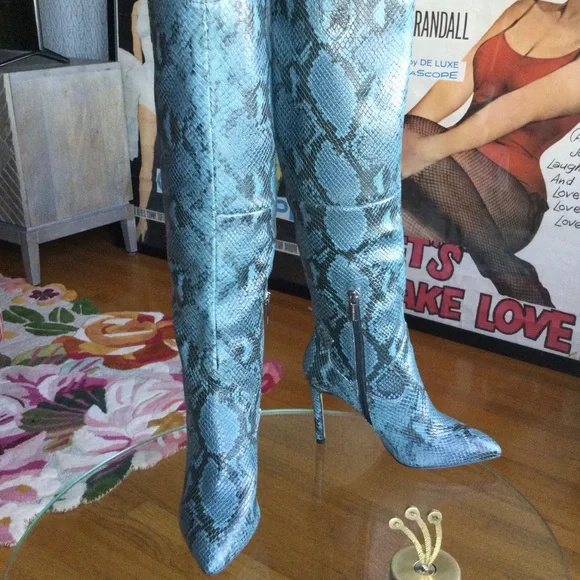 NWOT Vince Camuto Snake Embossed Leather Boots 5.5 - Picture 4 of 7